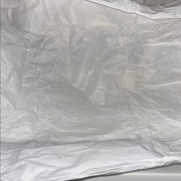 Dior White Textured Gift Bag with Rope Handles and Dior Tissue Paper. New. - Picture 4 of 4